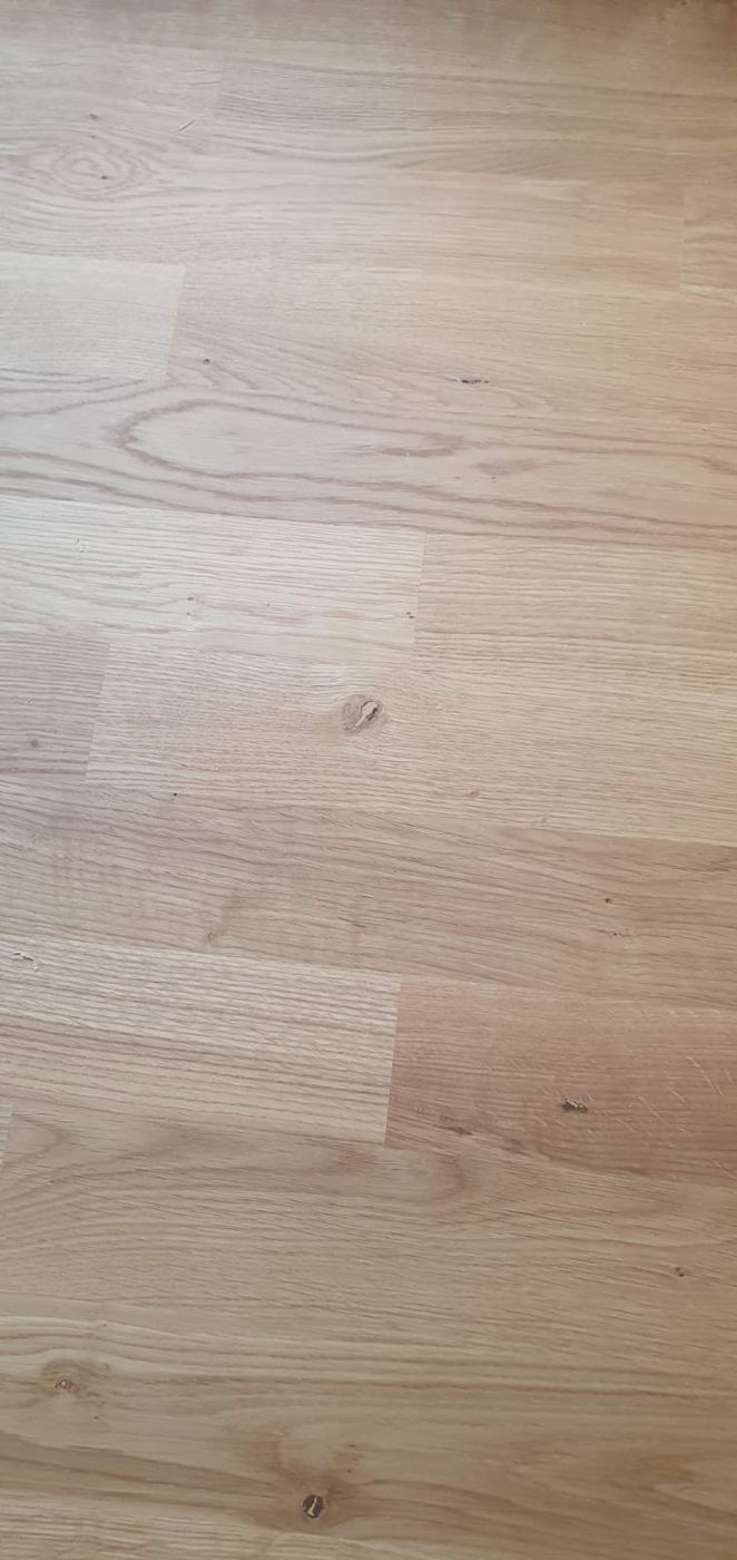 Detail of the grain of the installed oak parquet