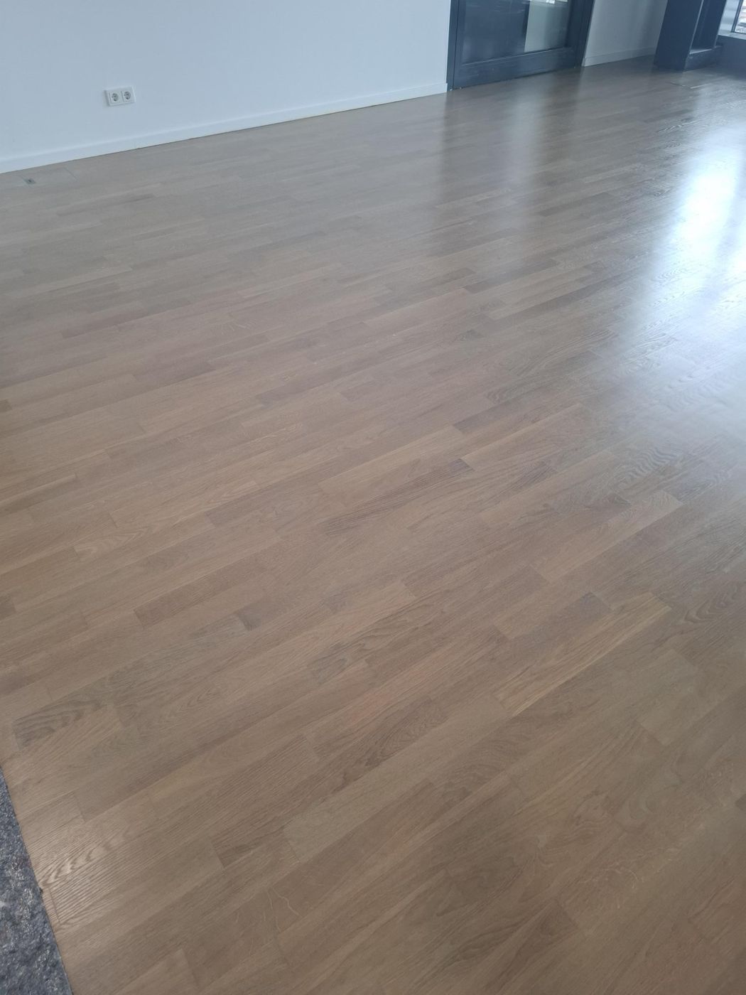 Light pigmented parquet with Pallmann system