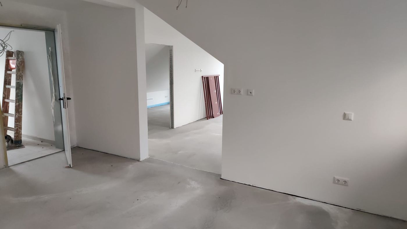 New-build with fully levelled subfloor in hallway and rooms